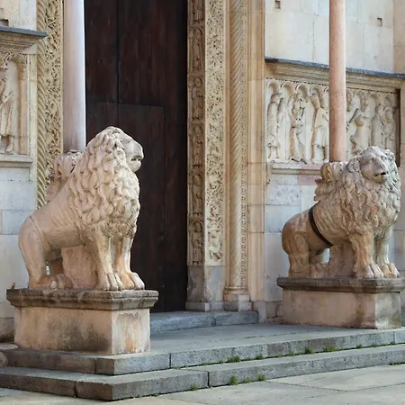 Visit * Modena